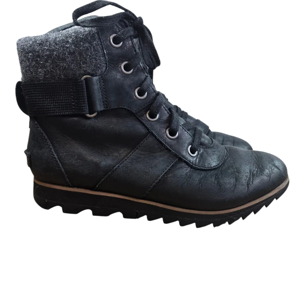 Sorel Harlow Conquest Black Ankle Boots